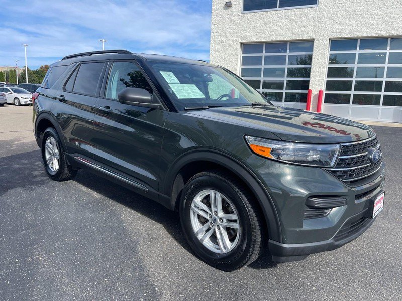 Used 2023 Ford Explorer XLT AWD/4WD image 2