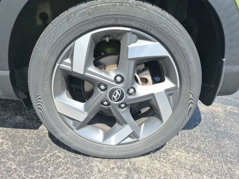 Used 2022 Hyundai Venue SEL FWD image 10