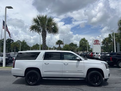 Used 2020 GMC Yukon XL Denali w/ Open Road Package AWD/4WD image 11