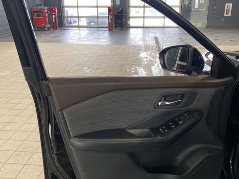 Certified 2021 Nissan Rogue SV image 4