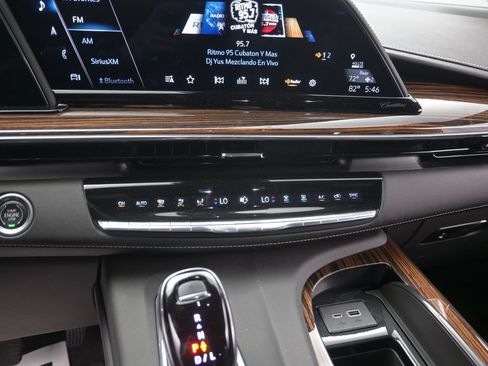 Used 2023 Cadillac Escalade Premium Luxury RWD image 14