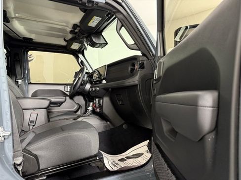 Used 2025 Jeep Wrangler Unlimited Rubicon image 15