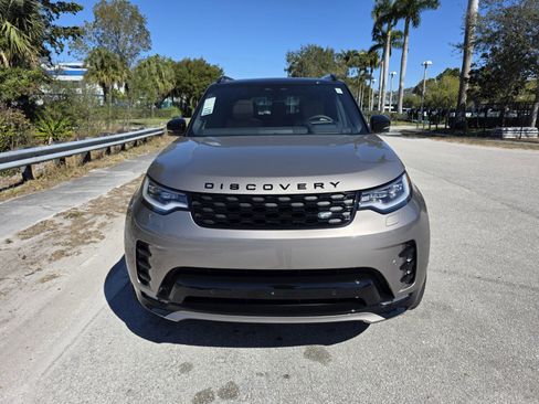 New 2026 Land Rover Discovery Dynamic SE image 8