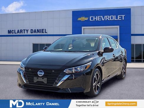 Used 2025 Nissan Sentra SV FWD image 2