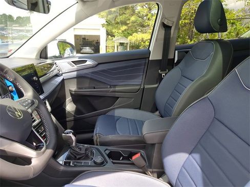 New 2025 Volkswagen Taos SEL image 21
