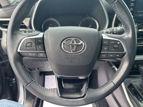 Used 2020 Toyota Highlander XLE AWD/4WD image 8