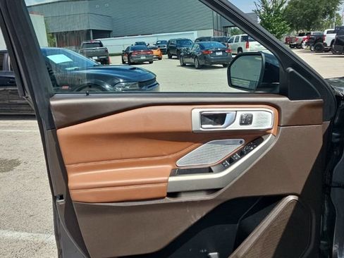 Used 2023 Ford Explorer King Ranch w/ Technology Package AWD/4WD image 11