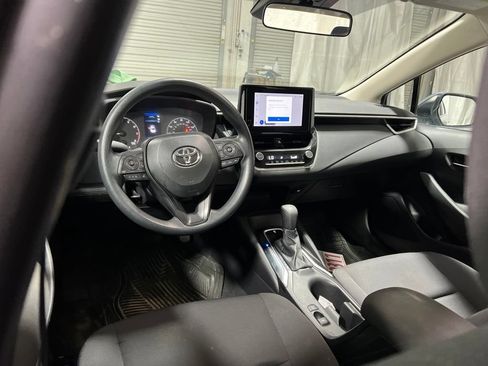 Used 2025 Toyota Corolla LE w/ Convenience Package FWD image 19