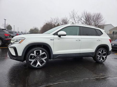 Used 2022 Volkswagen Taos SEL w/ Panoramic Sunroof Package image 1