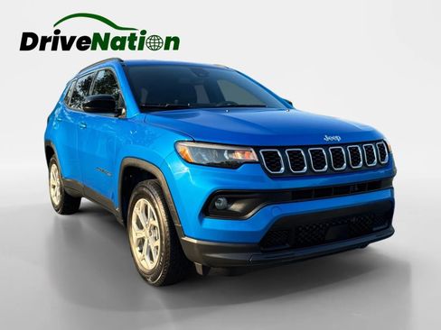 Used 2024 Jeep Compass Latitude AWD/4WD image 3