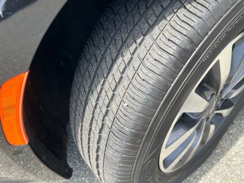 Used 2021 Chrysler Pacifica Touring-L FWD image 12