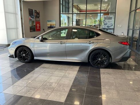 Certified 2025 Toyota Camry SE FWD image 4