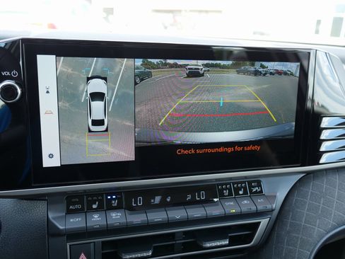 Used 2025 Toyota Camry XLE image 28