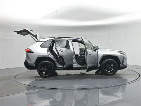 Used 2025 Toyota RAV4 SE AWD/4WD image 4