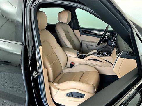 Used 2022 Porsche Cayenne AWD/4WD image 8