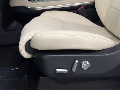 New 2027 Lincoln Navigator L Premier AWD/4WD image 18