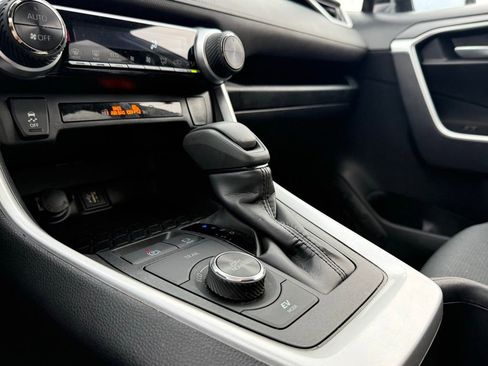 Used 2025 Toyota RAV4 XLE image 20