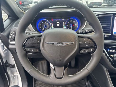 Used 2024 Chrysler Pacifica Limited w/ S Appearance Package image 35