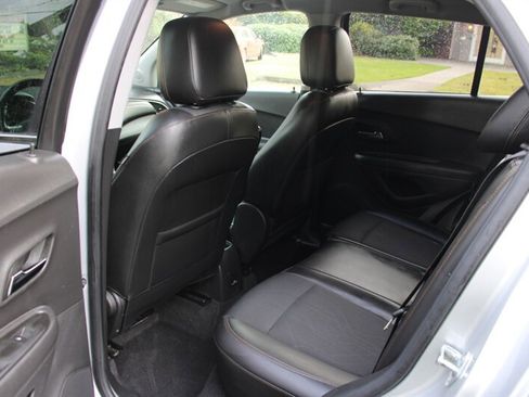 Used 2019 Chevrolet Trax LT w/ LT Convenience Package image 15