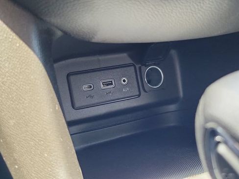 Used 2023 Chevrolet Equinox LT FWD image 28