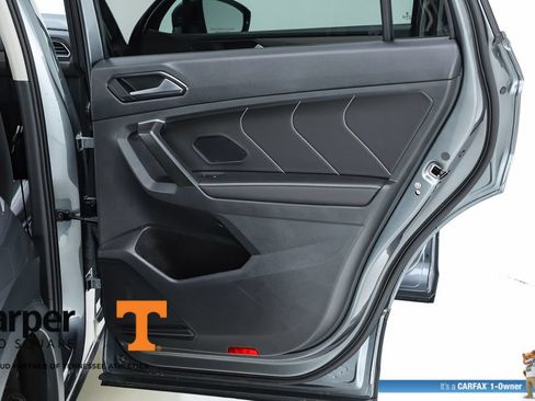 Used 2024 Volkswagen Tiguan SE w/ Panoramic Sunroof Package FWD image 30