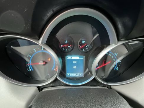 Used 2014 Chevrolet Cruze LS image 12
