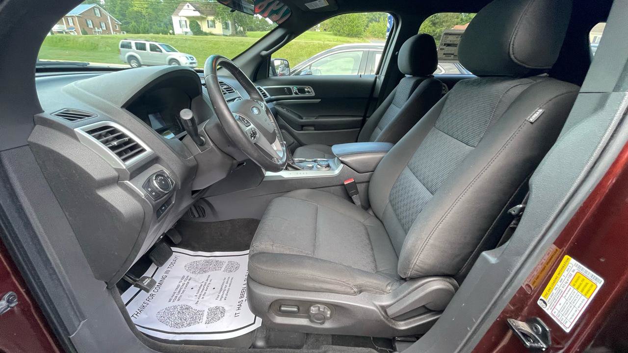 Used 2015 Ford Explorer XLT AWD/4WD image 18