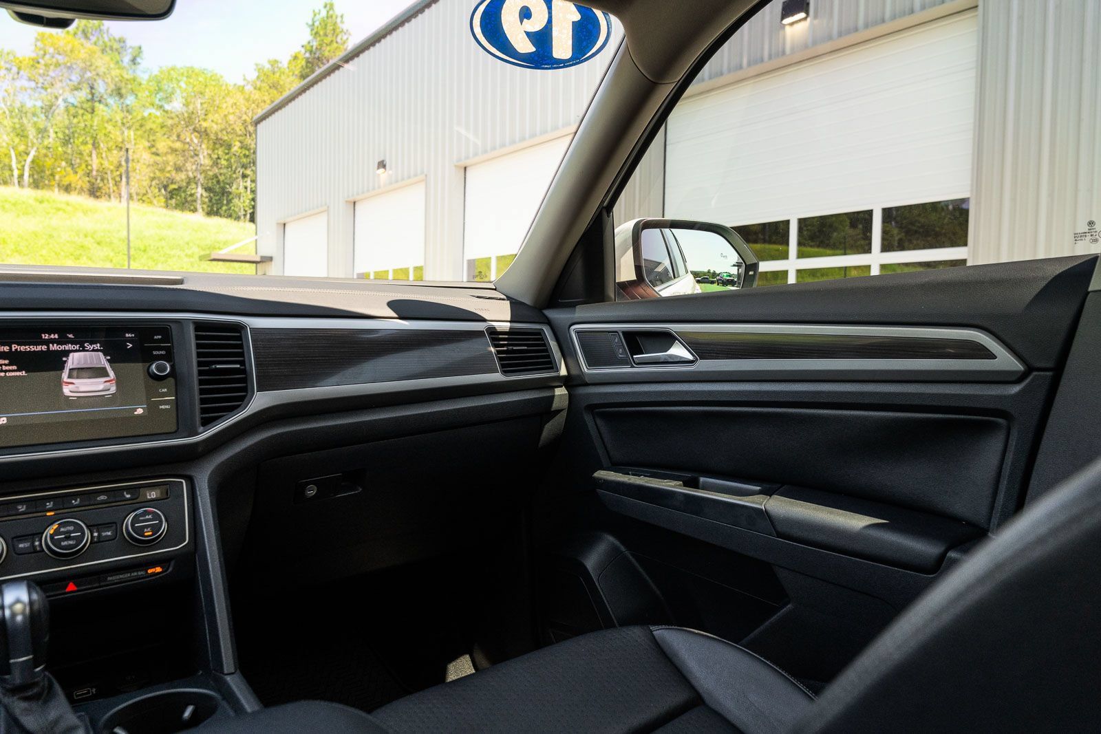 Used 2019 Volkswagen Atlas SE w/ Panoramic Sunroof Package FWD image 31