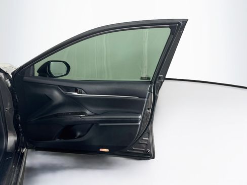 Used 2021 Toyota Camry XSE FWD image 34