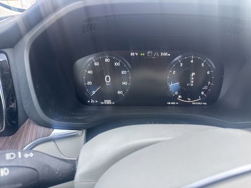 Used 2021 Volvo XC60 T6 Momentum w/ Premium Package image 10