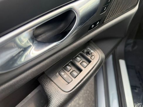 Used 2021 Volvo S60 T8 Inscription image 9