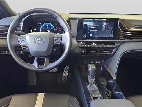 Used 2025 Toyota Camry SE image 9