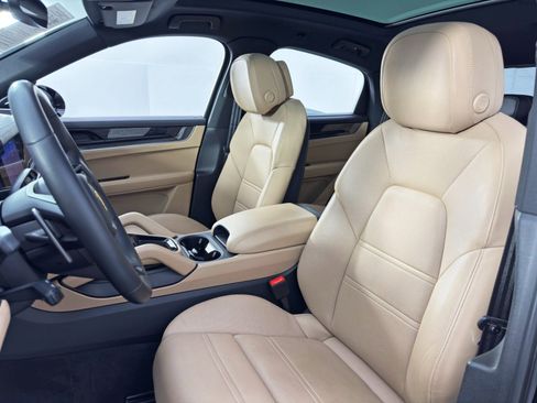 Used 2024 Porsche Cayenne S image 45