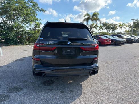 Used 2022 BMW X7 xDrive40i w/ M Sport Package AWD/4WD image 4