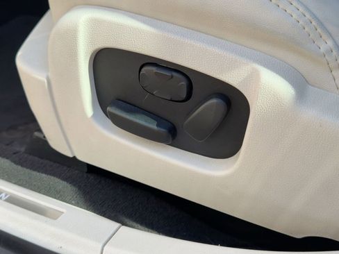 Used 2010 Lincoln MKS 4dr Sdn 3.7L FWD image 11