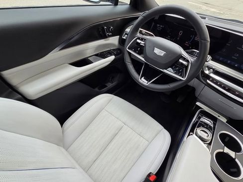 Used 2024 Cadillac Lyriq Luxury AWD/4WD image 29