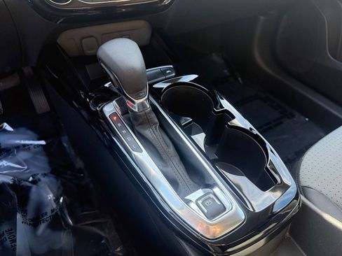 Used 2025 Chevrolet Trax LT image 38