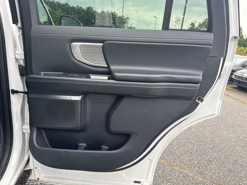 Used 2025 Ford Expedition Platinum AWD/4WD image 16