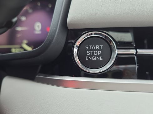 New 2025 Mitsubishi Outlander SE image 23