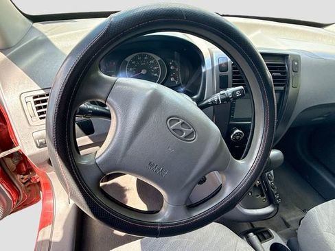 Used 2005 Hyundai Tucson GL FWD image 11