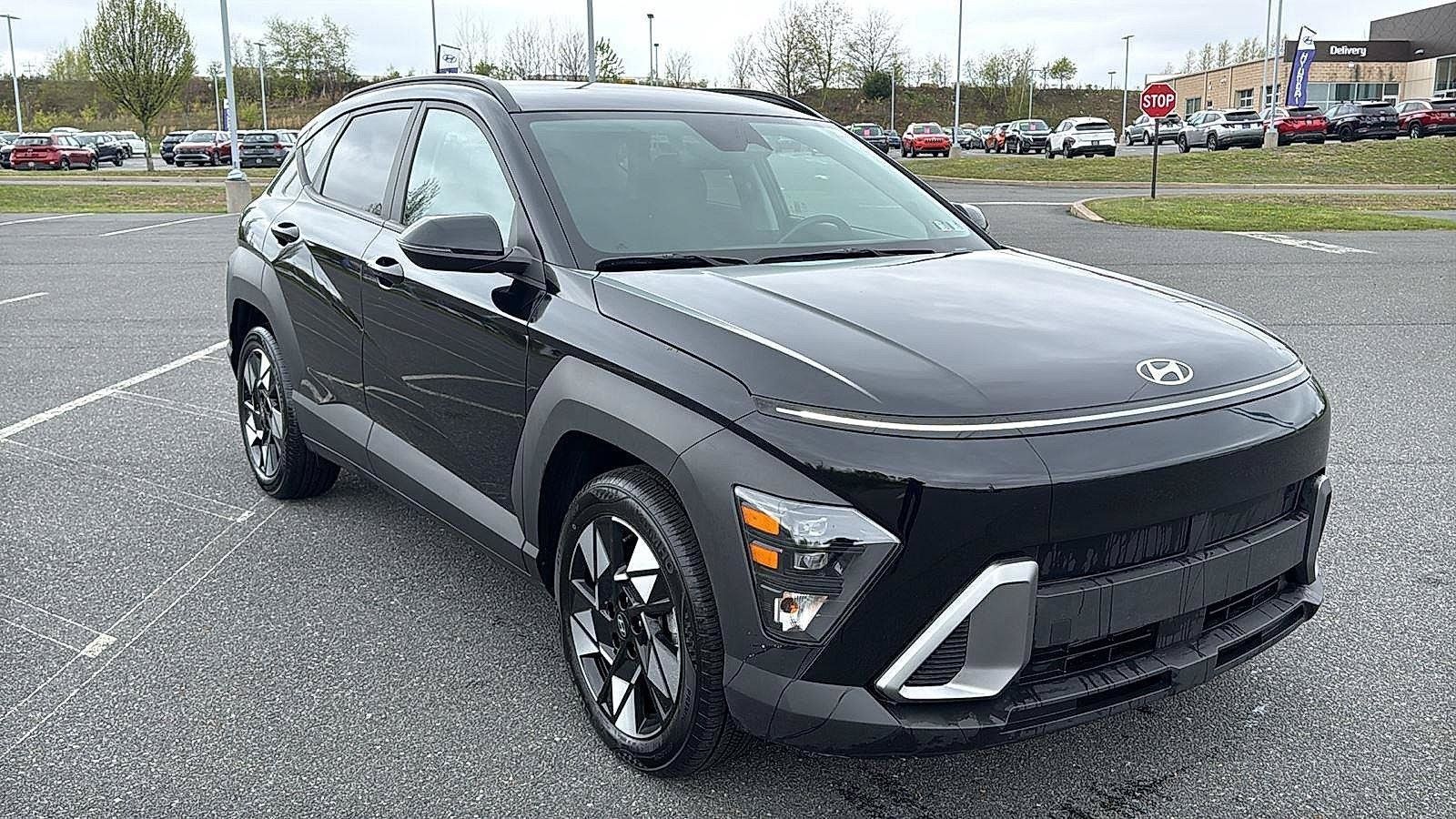 Used 2024 Hyundai Kona SEL FWD image 1