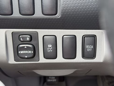Used 2011 Toyota Tacoma 4x4 Access Cab w/ SR5 Pkg #2 image 25