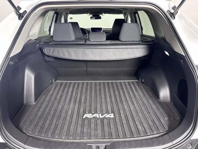 Used 2023 Toyota RAV4 LE AWD/4WD image 23