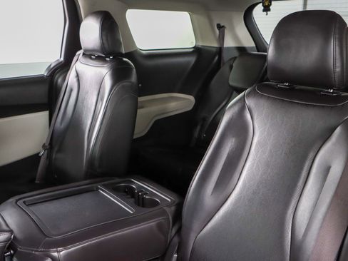 Used 2024 Kia Carnival LX image 24