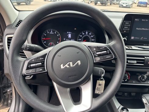 Used 2023 Kia Seltos LX AWD/4WD image 17