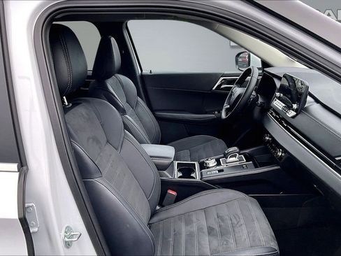 Used 2025 Mitsubishi Outlander LE image 7