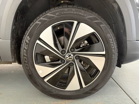 Used 2024 Volkswagen Taos SE AWD/4WD image 11