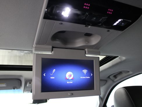 Used 2019 Cadillac Escalade Premium Luxury w/ LPO, Radiant Package AWD/4WD image 21