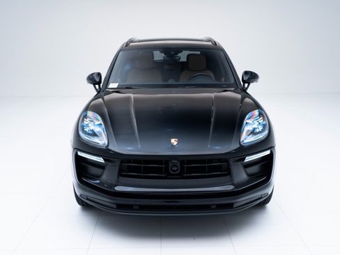 Certified 2025 Porsche Macan image 6