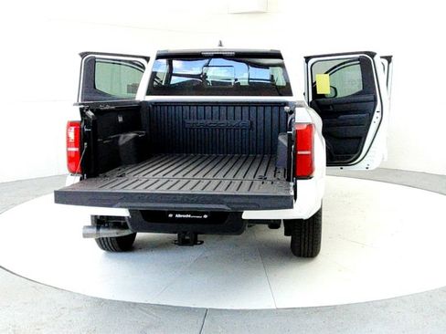 Used 2025 Toyota Tacoma SR5 AWD/4WD image 11